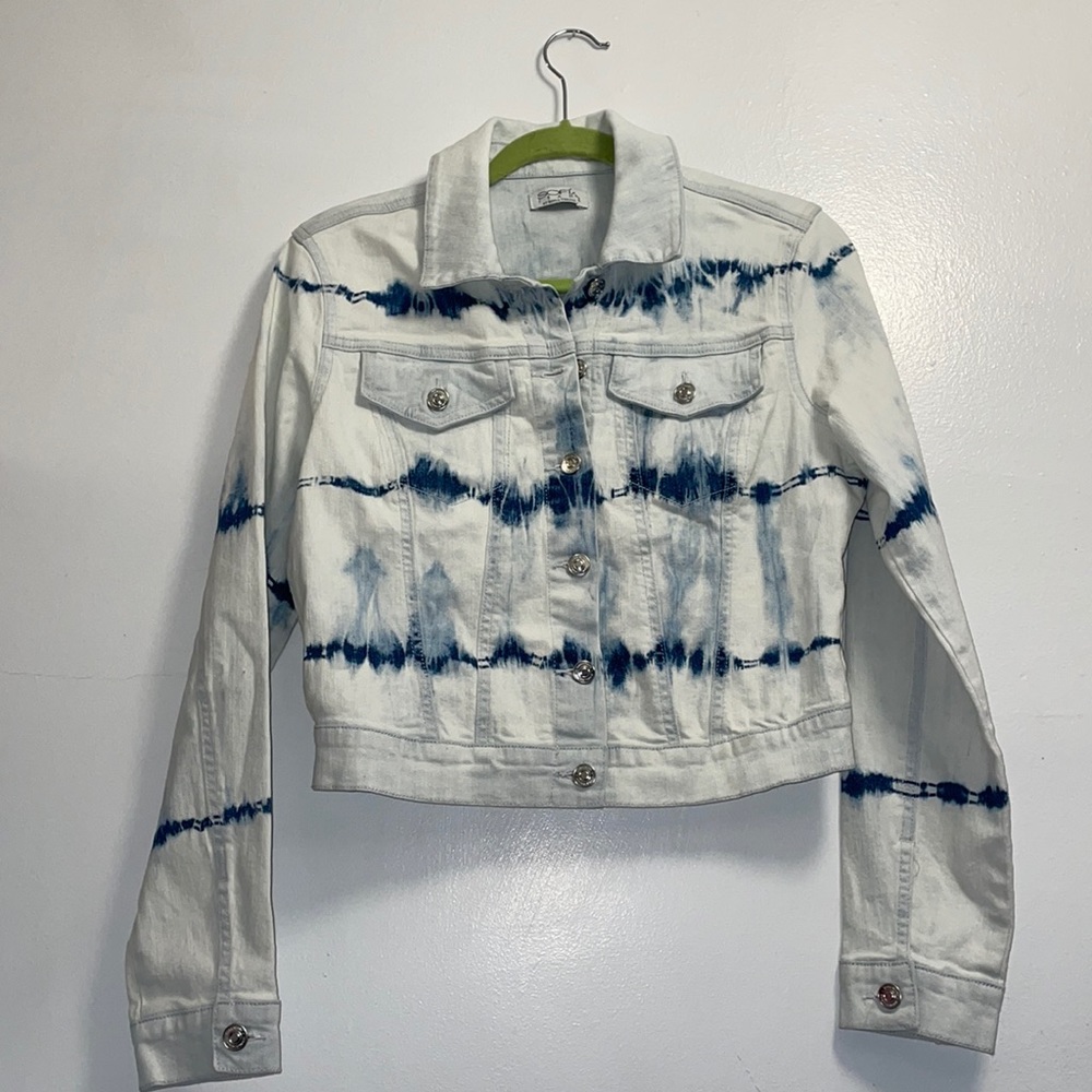 🎉3 items for $20! Sofia Vergara Acid Wash Jacket